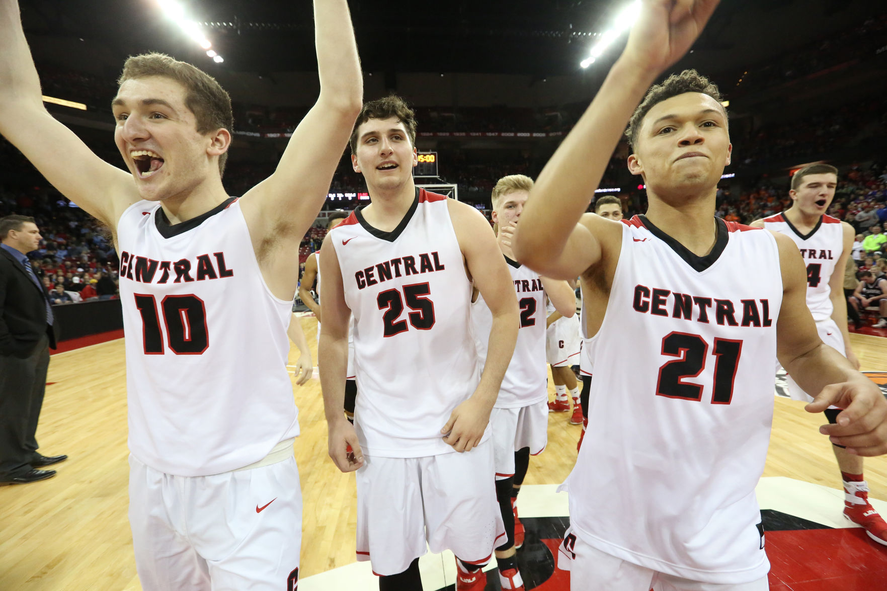 Kobe King, La Crosse Central hold off Cedarburg for state title